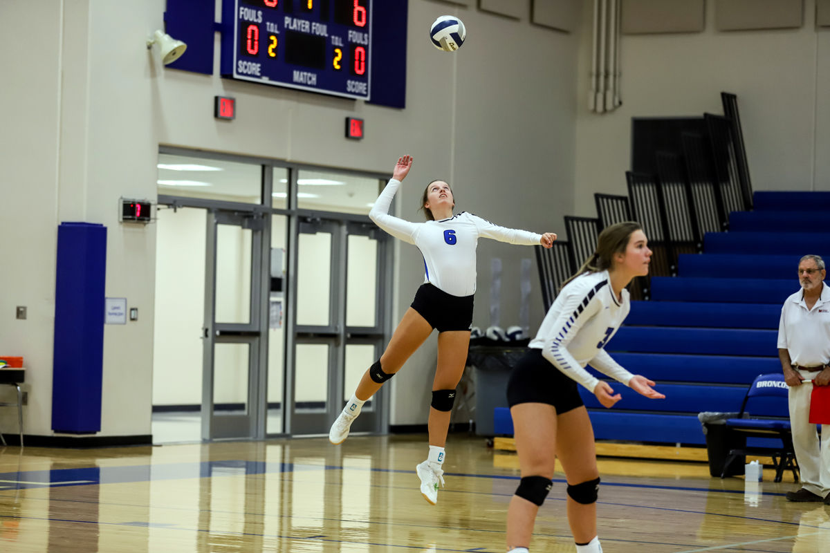 Centennial VB vs Sandy Creek (9).jpg